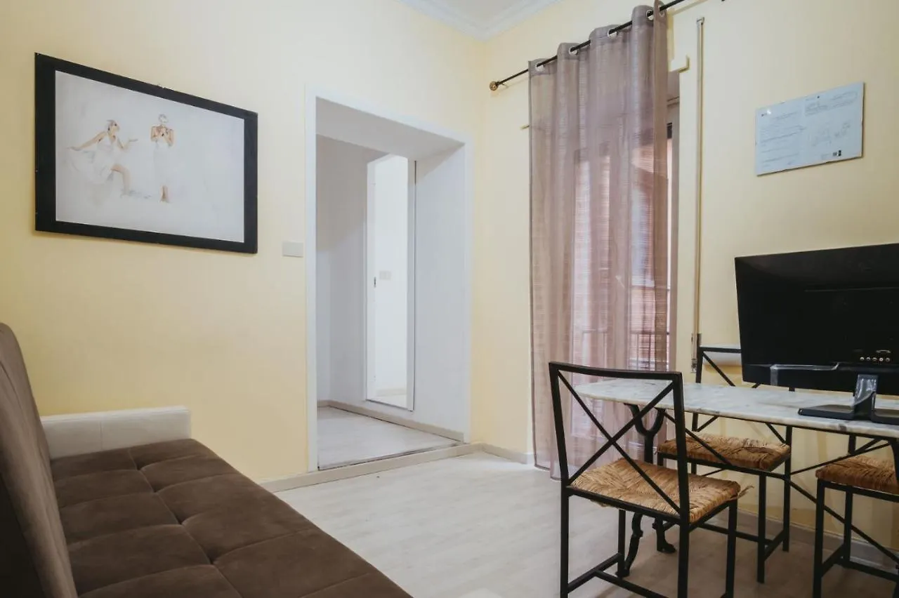 Rome Trevi Rooms & Apartments 0*,  Italy