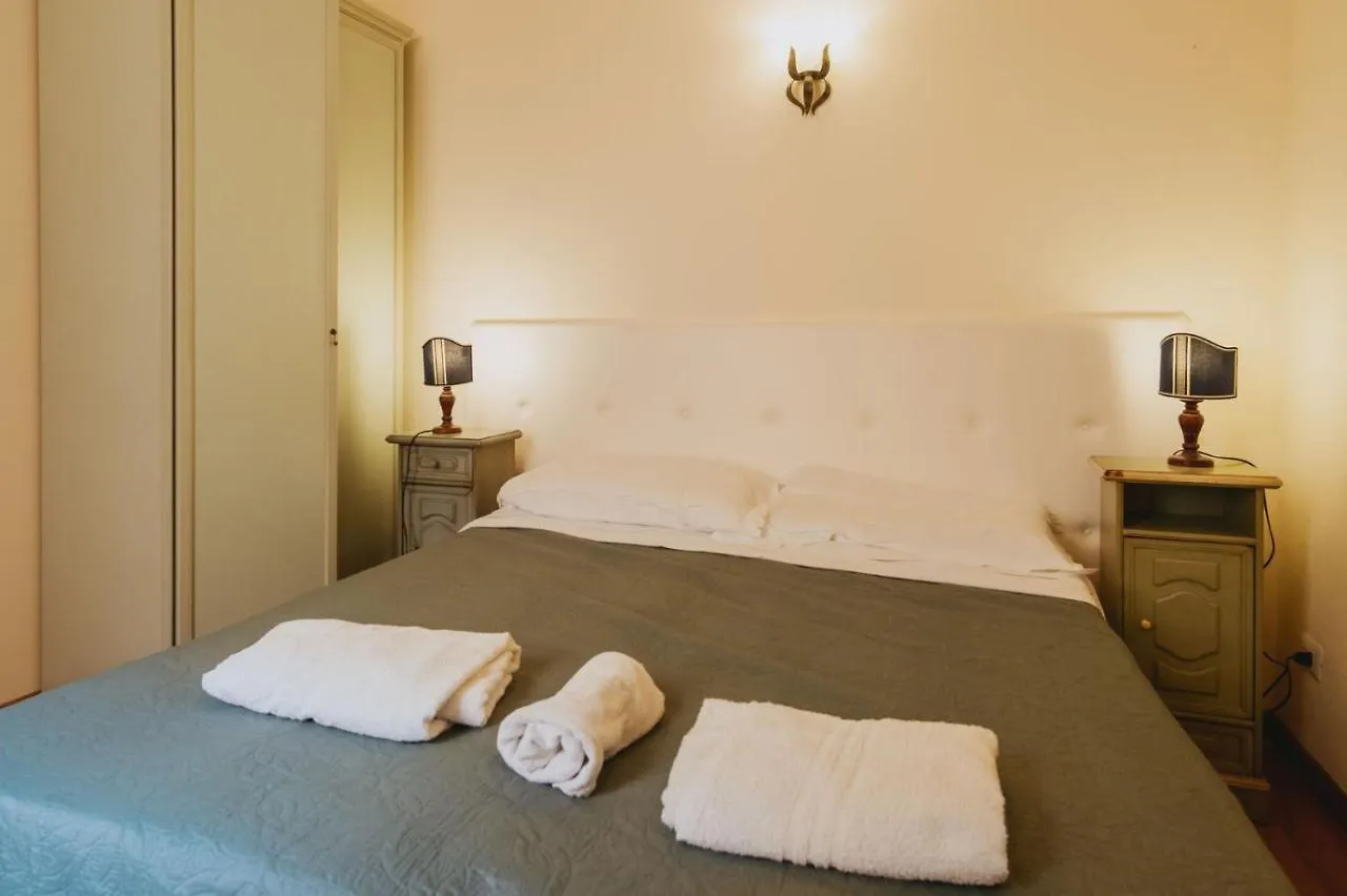 Rome Trevi Rooms & Apartments 0*,  Italy